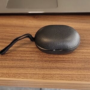 Bang & Olufsen Beoplay E8 bluetooth earphones
